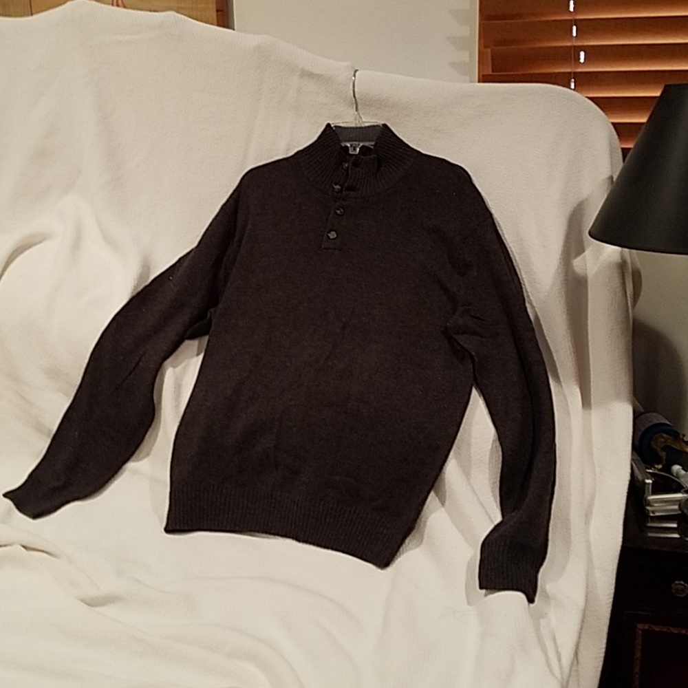 Mans perry ellis  sweater